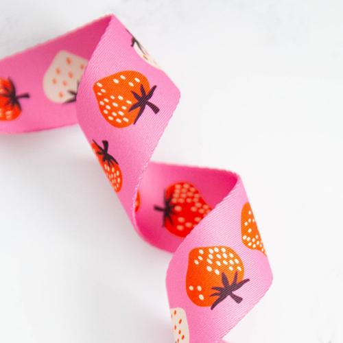 1.5" Strawberry Daisy Printed Polyester Webbing