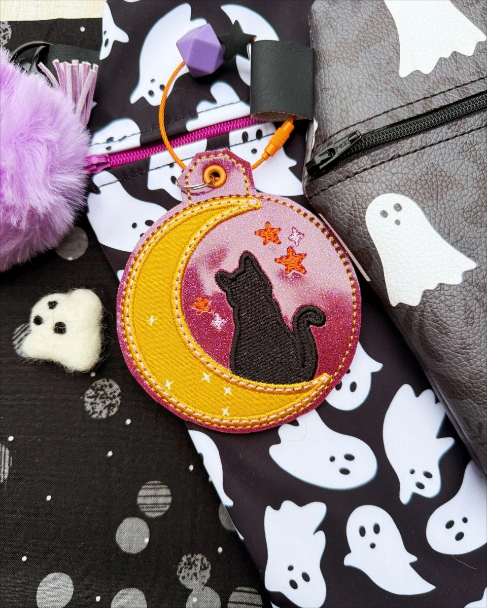 Cat in the Moon Bag Tag – Digital Embroidery Pattern Download